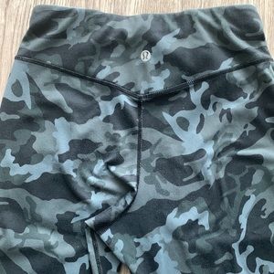 Lululemon great condition size 4 joggers leggings high rise army 7/8 length gray